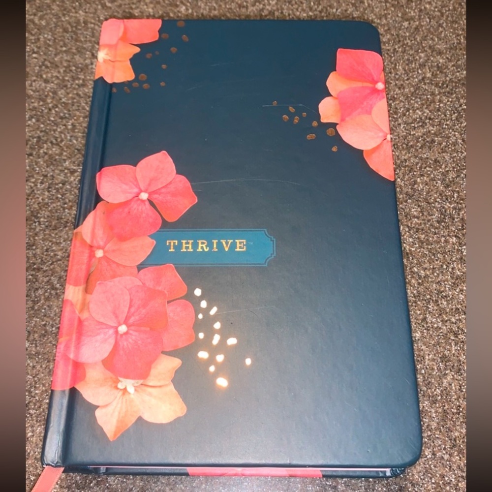 THRIVE: Devotional Bible for Women (Hardcover) by Tyndale New Living Translation
